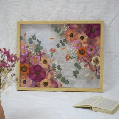 Upcycling de bouquet en bijoux et herbiers - J'ai transformé son bouquet de mariée et les décorations fleuries de son mariage en un cadre XXL