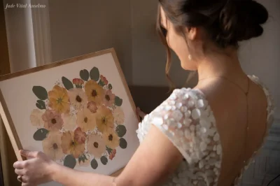 Upcycling de bouquet en bijoux et herbiers - Je transforme ton bouquet de mariée en cadre personnalisé
